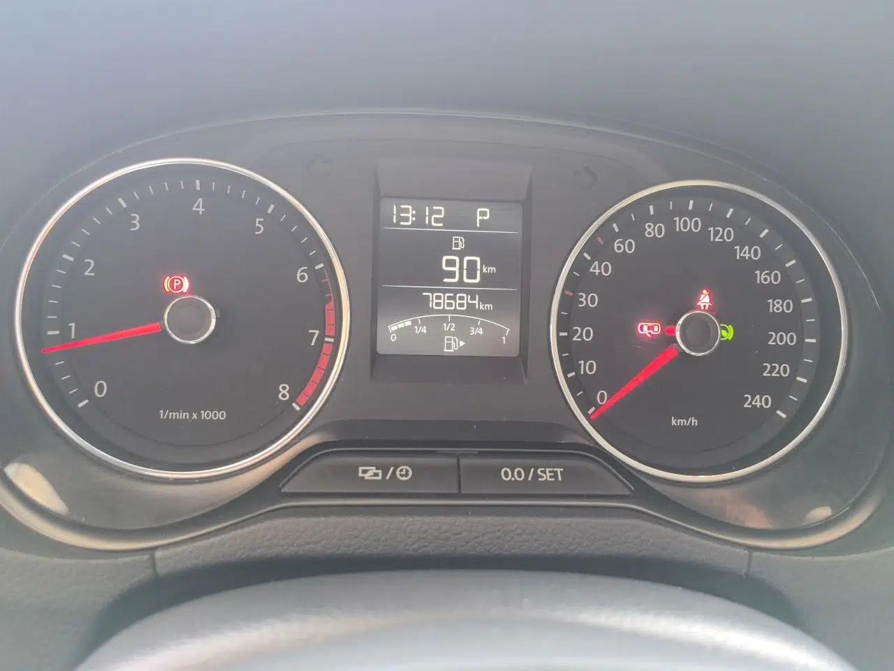 Volkswagen Polo 2014 1.6L Automatic Comfort Edition — миниатюра 12