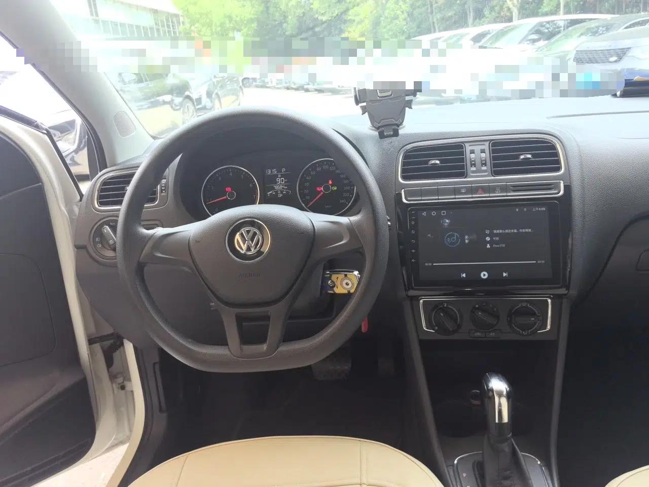 Volkswagen Polo 2014 1.6L Automatic Comfort Edition — миниатюра 10
