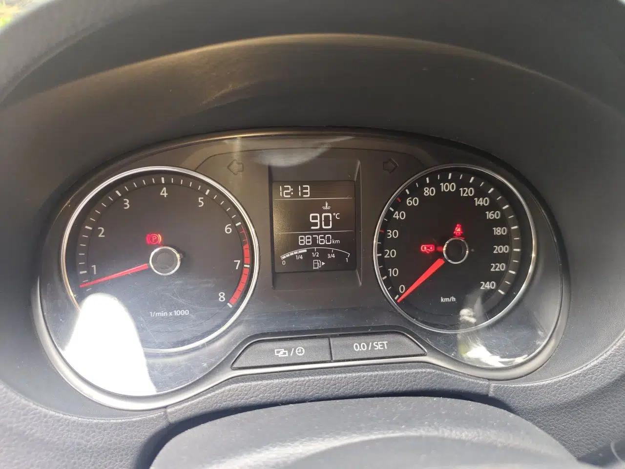 Volkswagen Polo 2014 1.4L Manual Comfort Edition — миниатюра 11