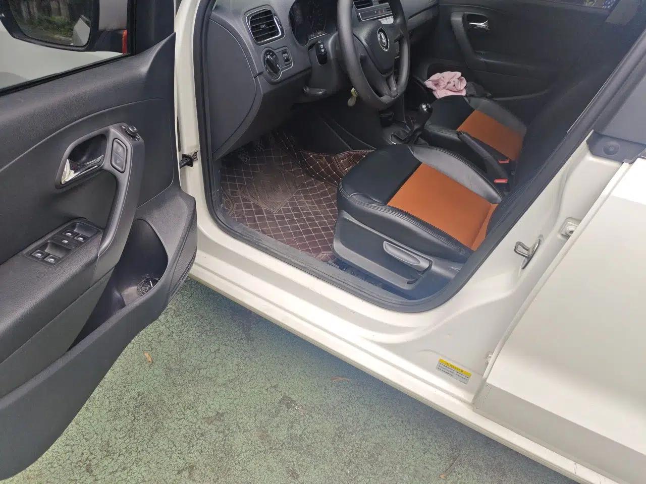 Volkswagen Polo 2014 1.4L Manual Comfort Edition — миниатюра 16