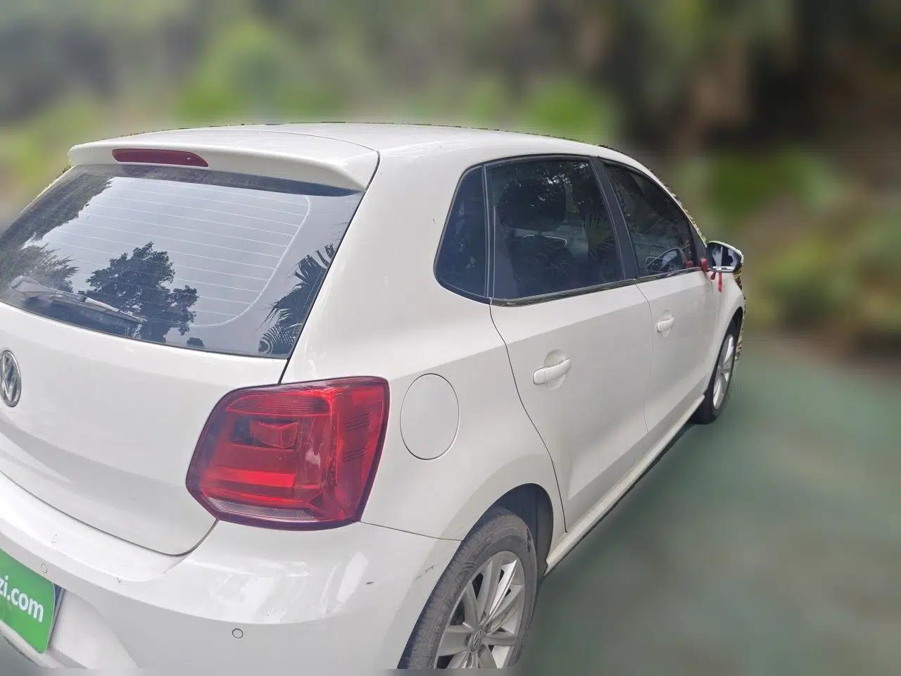 Volkswagen Polo 2014 1.4L Manual Comfort Edition — миниатюра 6