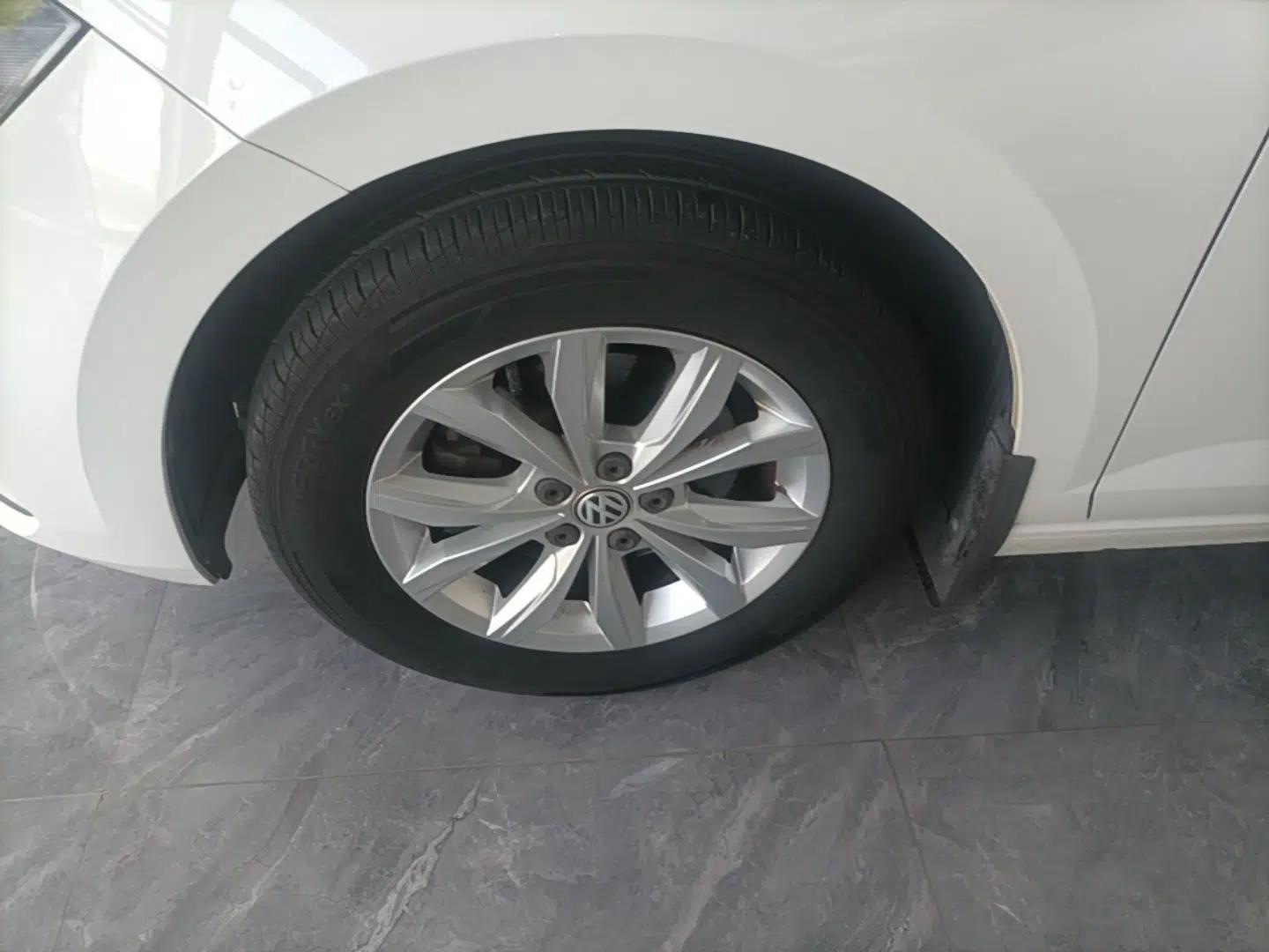 Volkswagen Polo 2019 Plus 1.5L Automatic Colorful Technology Edition — миниатюра 15
