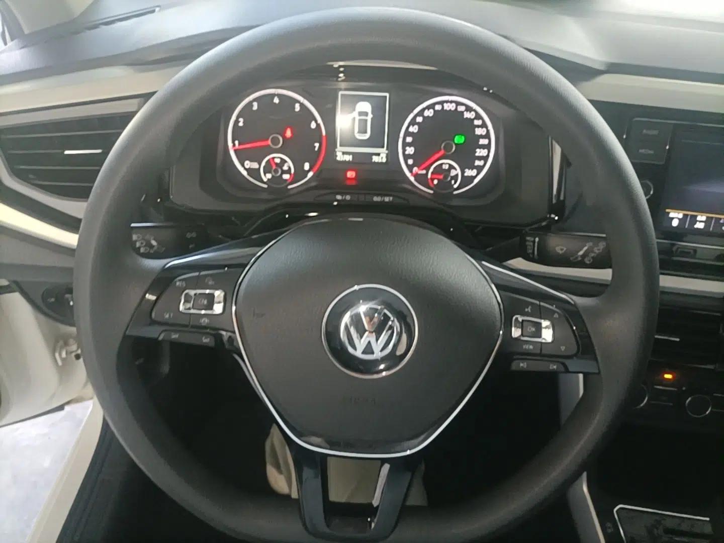 Volkswagen Polo 2019 Plus 1.5L Automatic Colorful Technology Edition — миниатюра 18