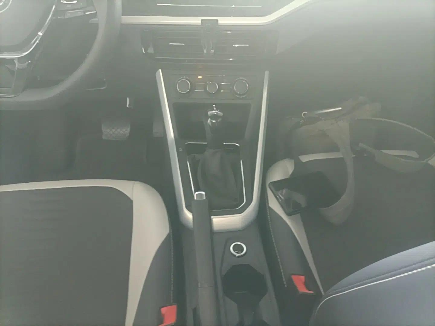 Volkswagen Polo 2019 Plus 1.5L Automatic Colorful Technology Edition — миниатюра 21