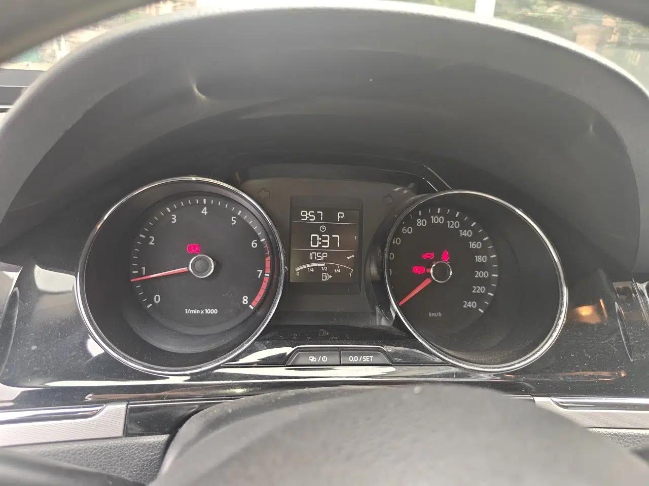 Volkswagen Bora 2015 Value Edition 1.6L Automatic Comfort Version — миниатюра 11