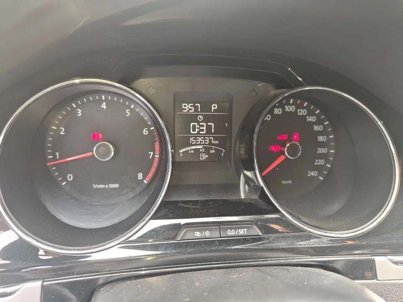 Volkswagen Bora 2015 Value Edition 1.6L Automatic Comfort Version — миниатюра 12