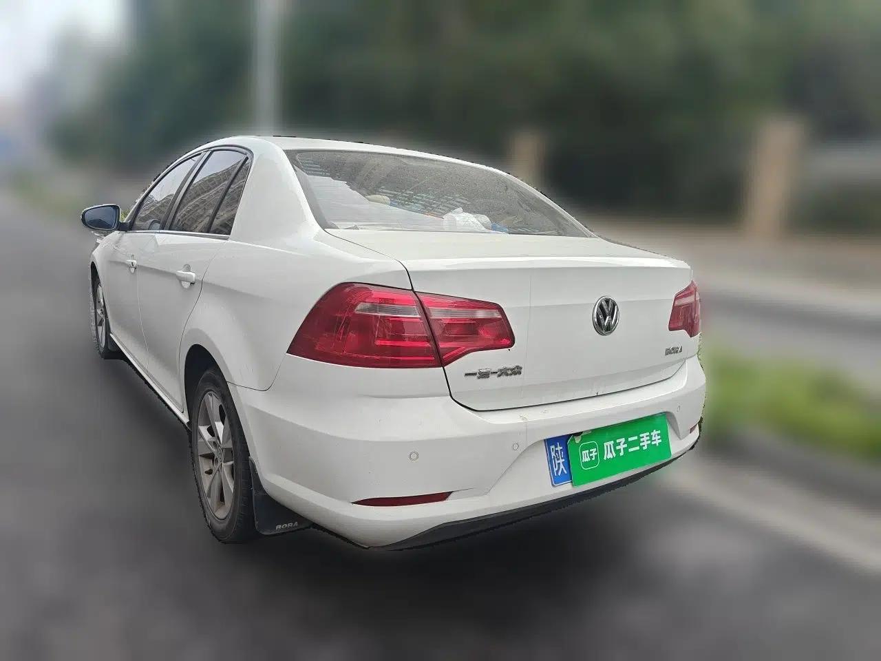 Volkswagen Bora 2015 Value Edition 1.6L Automatic Comfort Version — миниатюра 4