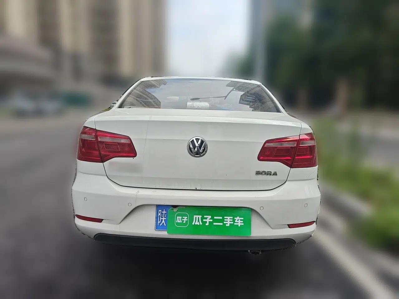 Volkswagen Bora 2015 Value Edition 1.6L Automatic Comfort Version — миниатюра 5