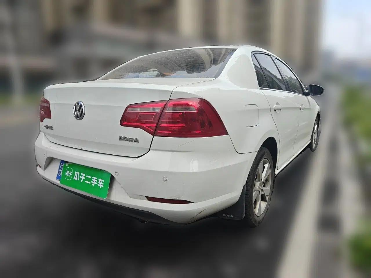 Volkswagen Bora 2015 Value Edition 1.6L Automatic Comfort Version — миниатюра 6