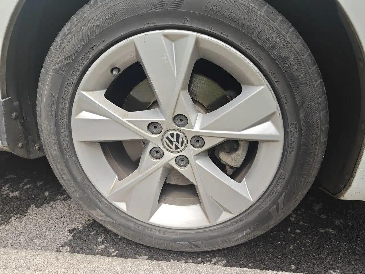 Volkswagen Bora 2015 Value Edition 1.6L Automatic Comfort Version — миниатюра 8