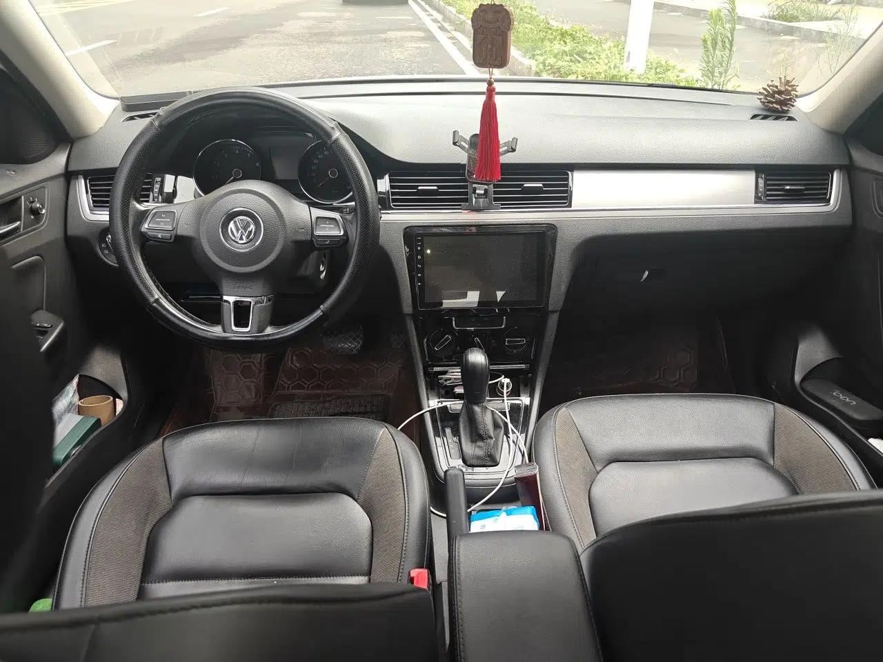 Volkswagen Bora 2015 Value Edition 1.6L Automatic Comfort Version — миниатюра 9