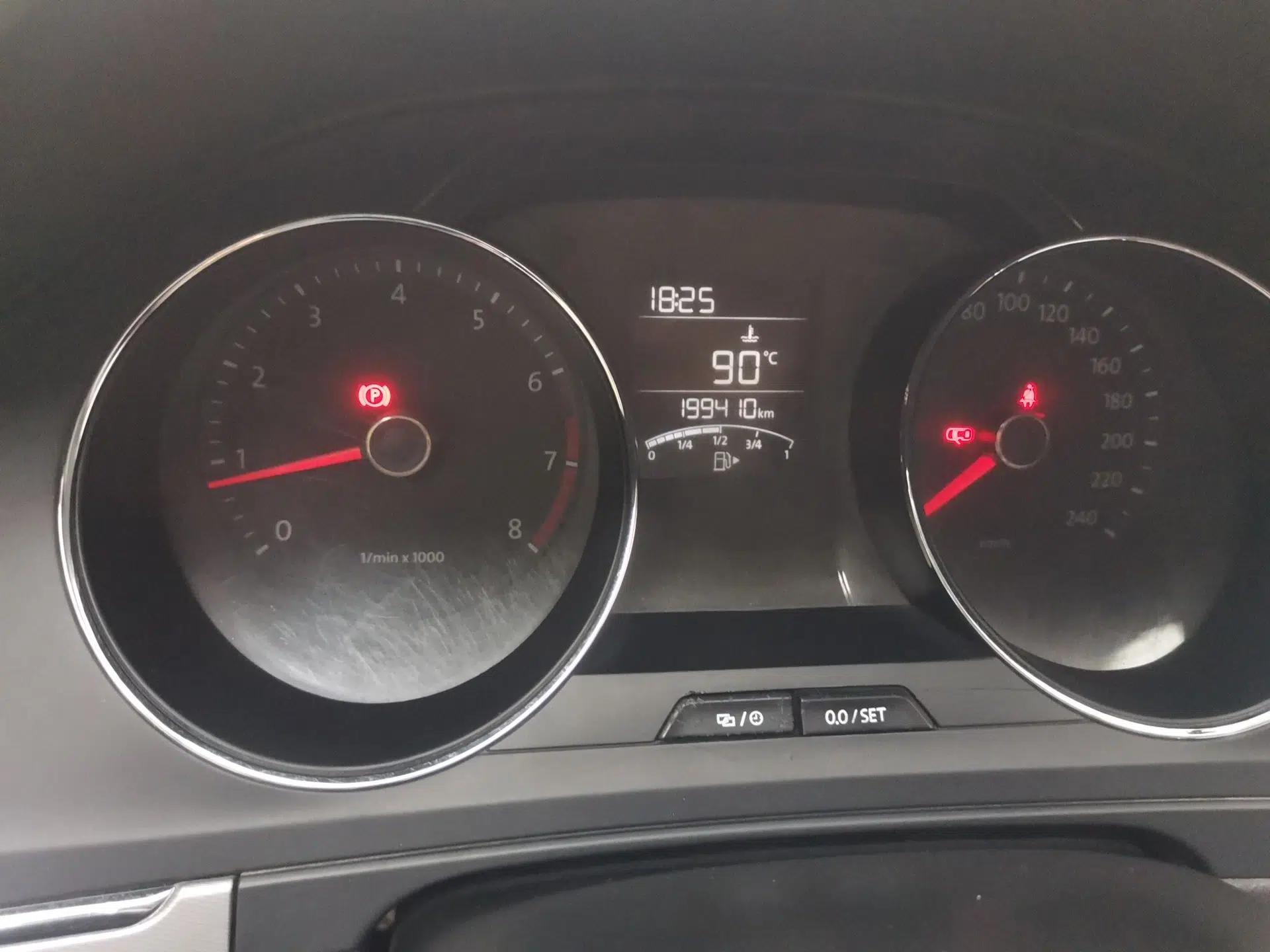 Volkswagen Bora 2013 1.6L Manual Fashion Edition — миниатюра 11