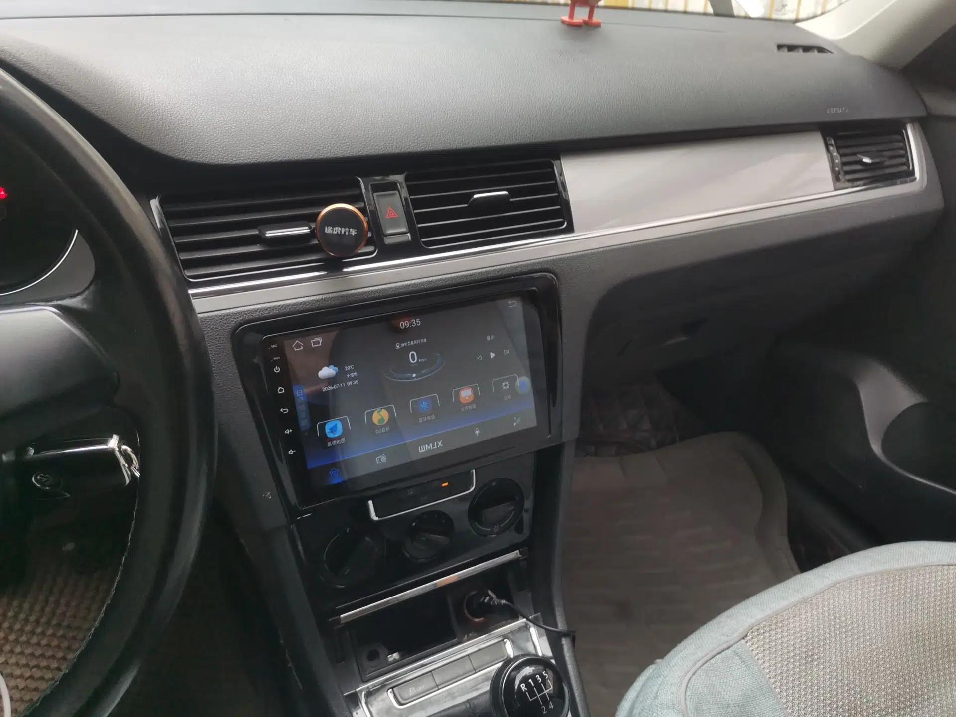 Volkswagen Bora 2013 1.6L Manual Fashion Edition — миниатюра 13