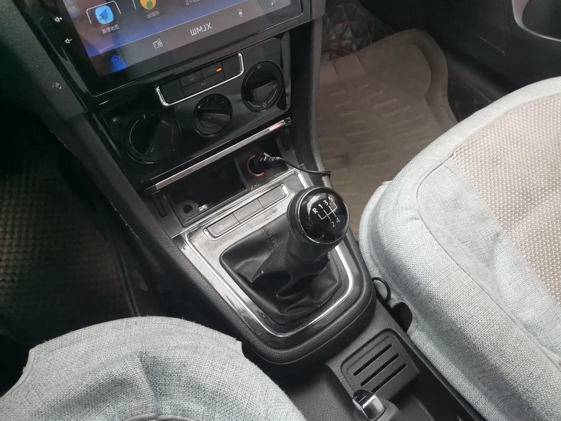 Volkswagen Bora 2013 1.6L Manual Fashion Edition — миниатюра 14