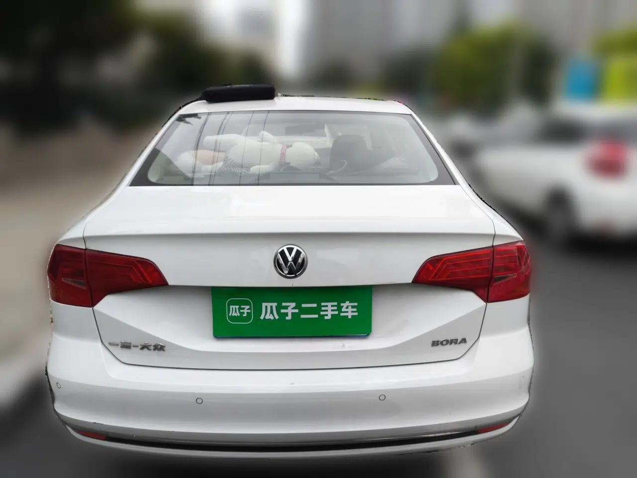 Volkswagen Bora 2016 1.6L Manual Comfort Model — миниатюра 3