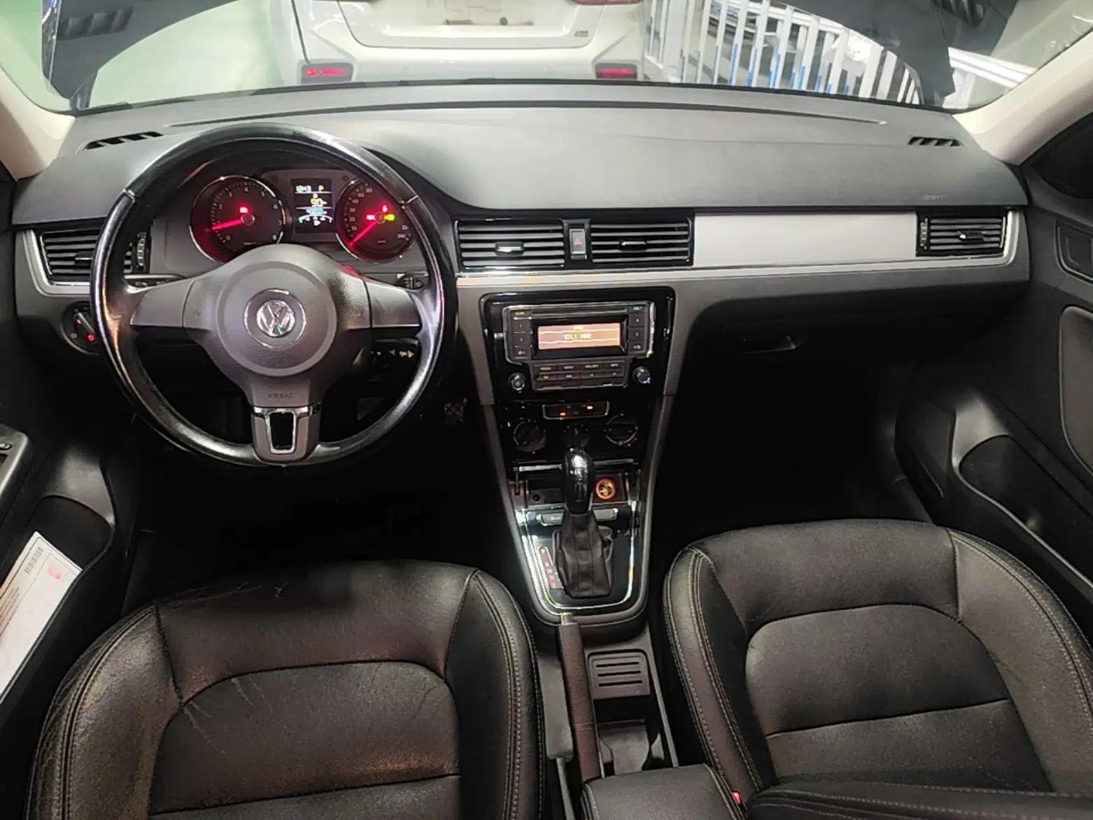 Volkswagen Bora 2014 1.6L Automatic Fashion Model — миниатюра 15