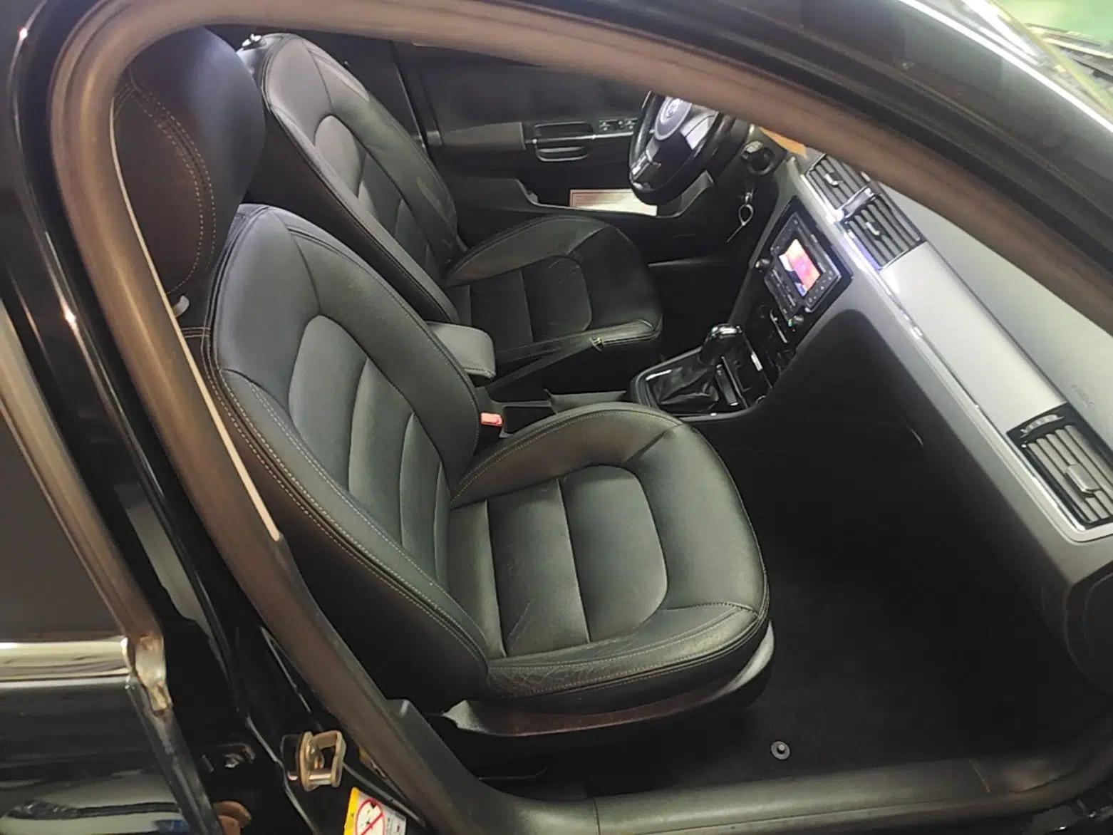 Volkswagen Bora 2014 1.6L Automatic Fashion Model — миниатюра 19