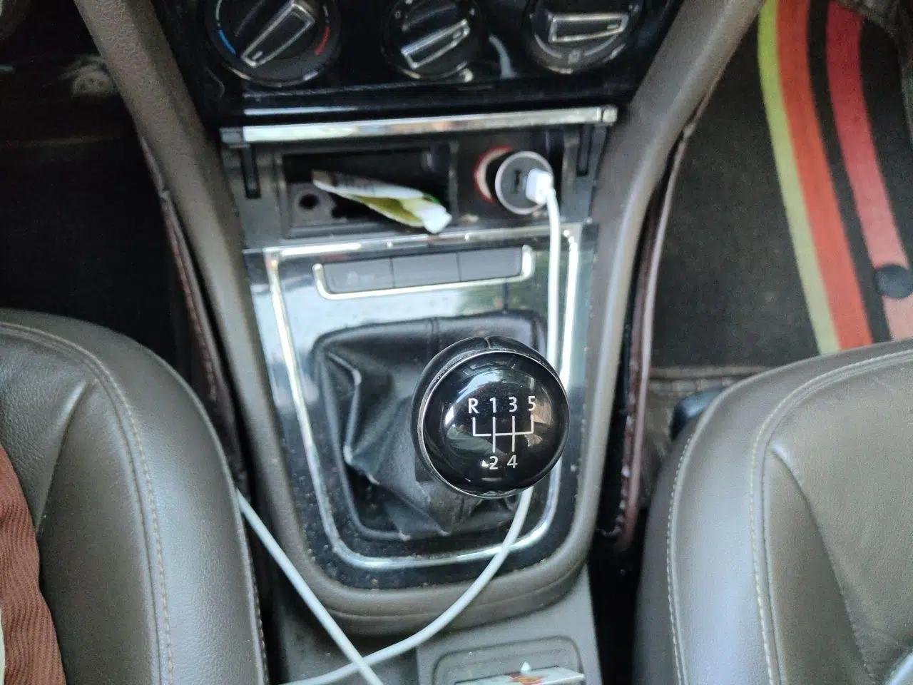 Volkswagen Bora 2013 1.4T Manual Comfort Model — миниатюра 14
