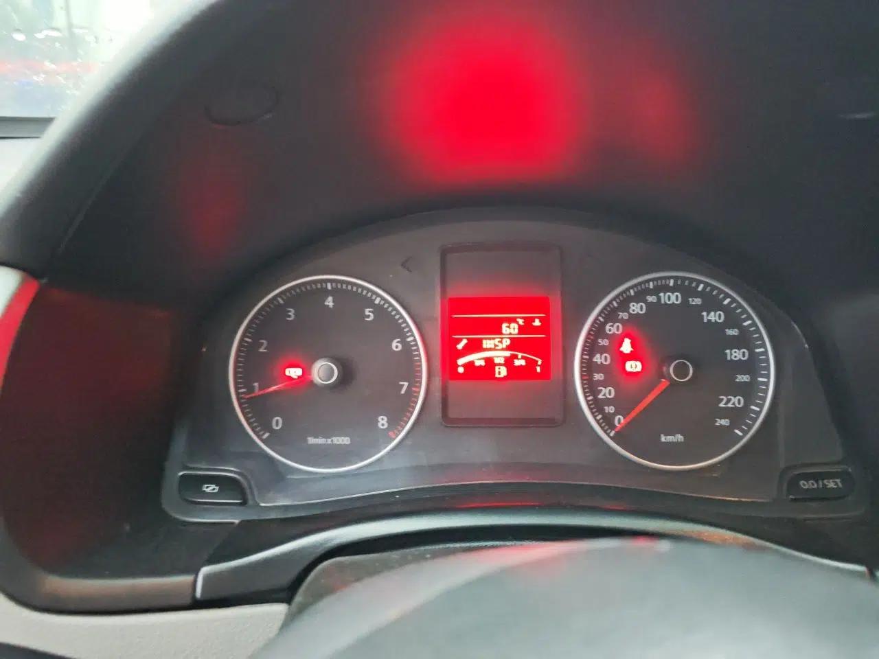 Volkswagen Bora 2011 1.6L Manual Fashion Edition — миниатюра 11