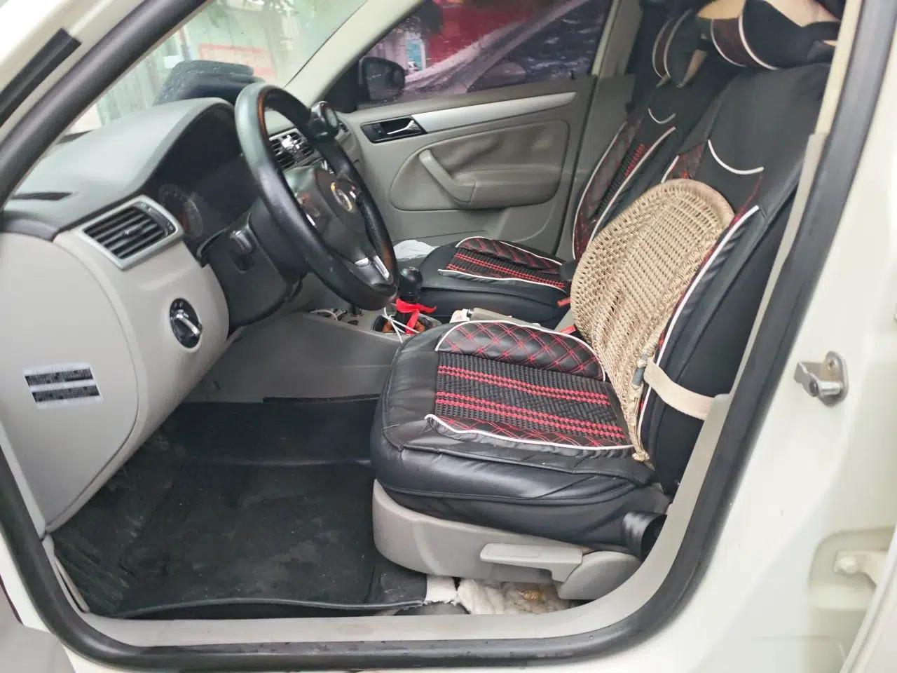 Volkswagen Bora 2011 1.6L Manual Fashion Edition — миниатюра 15