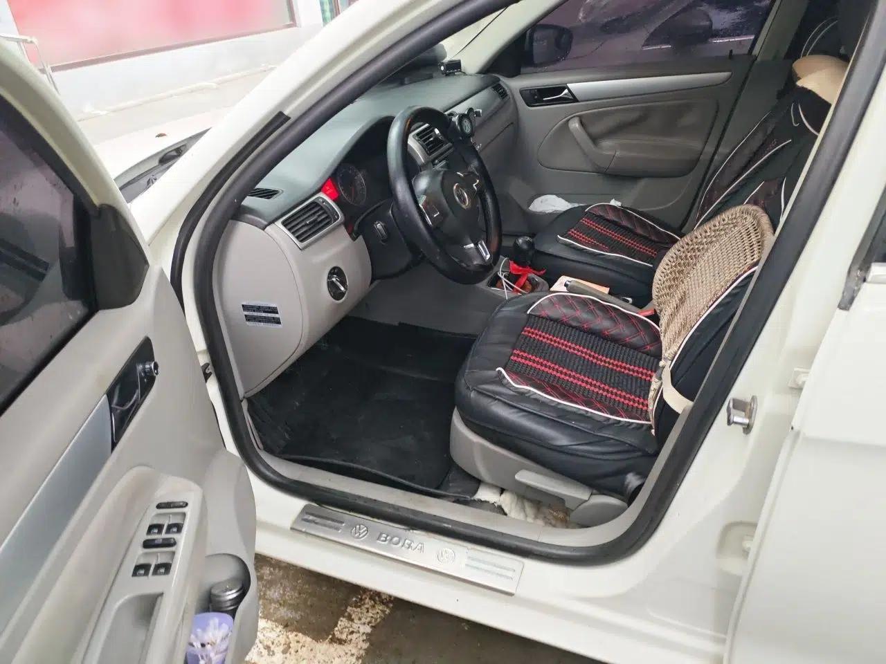 Volkswagen Bora 2011 1.6L Manual Fashion Edition — миниатюра 16