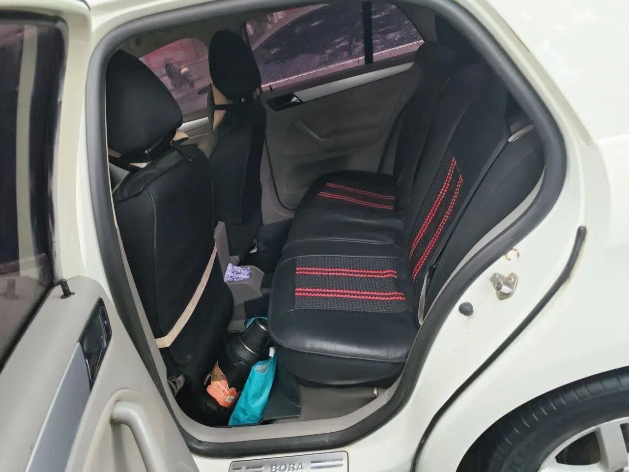 Volkswagen Bora 2011 1.6L Manual Fashion Edition — миниатюра 17