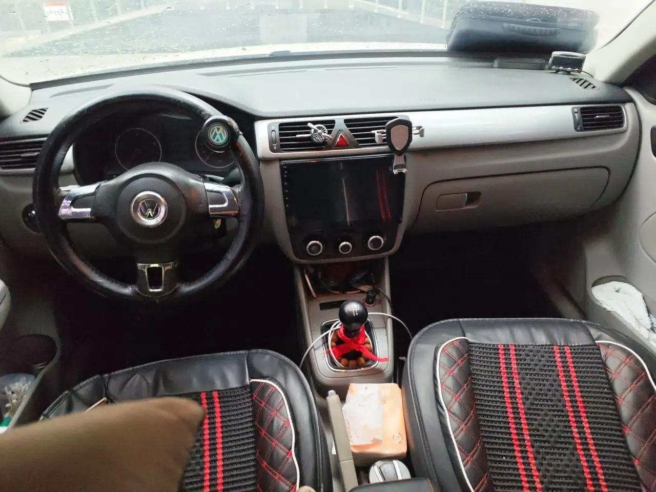Volkswagen Bora 2011 1.6L Manual Fashion Edition — миниатюра 9