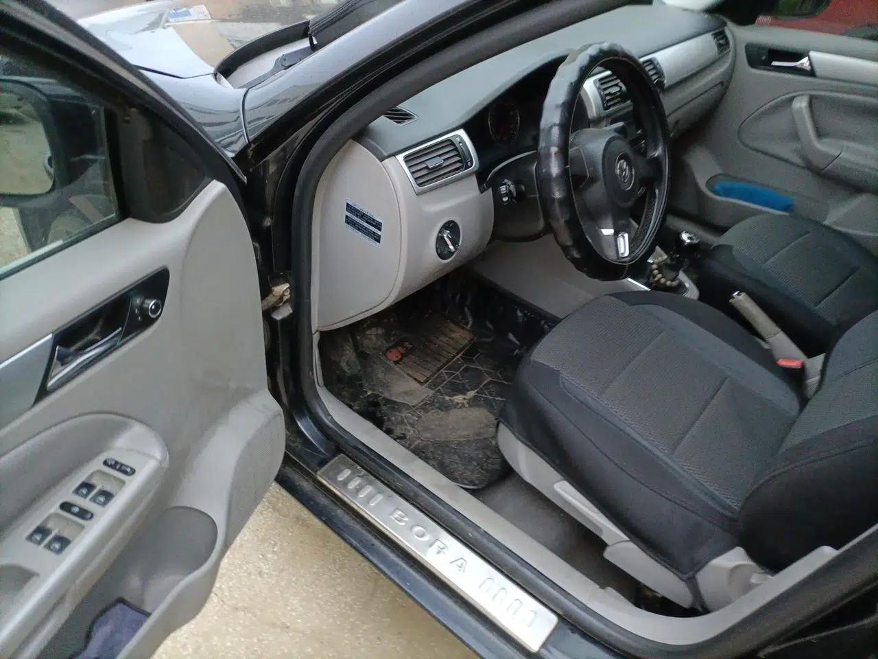 Volkswagen Bora 2011 1.6L Manual Comfort Version — миниатюра 16