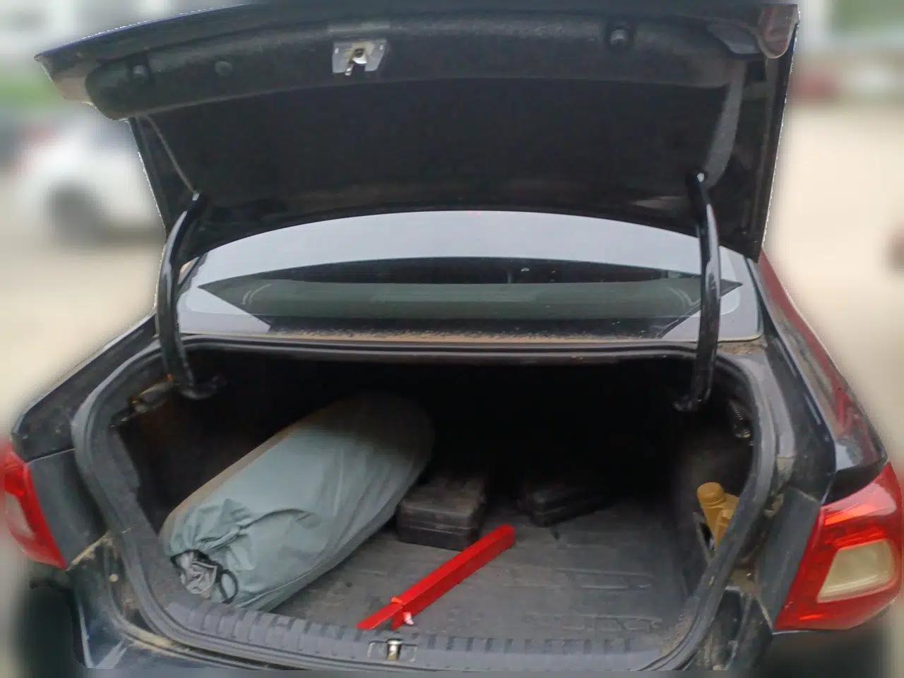 Volkswagen Bora 2011 1.6L Manual Comfort Version — миниатюра 19