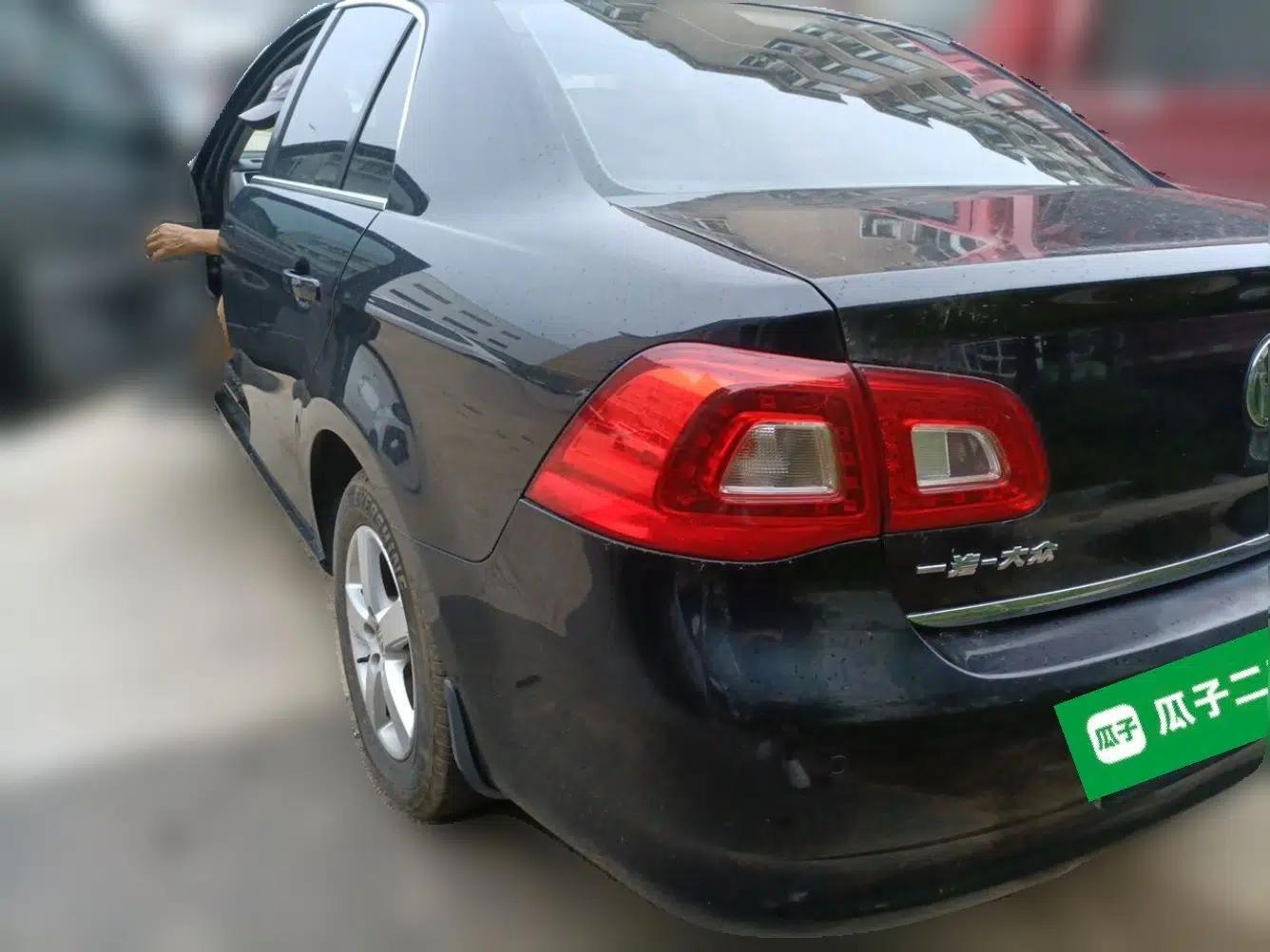 Volkswagen Bora 2011 1.6L Manual Comfort Version — миниатюра 4