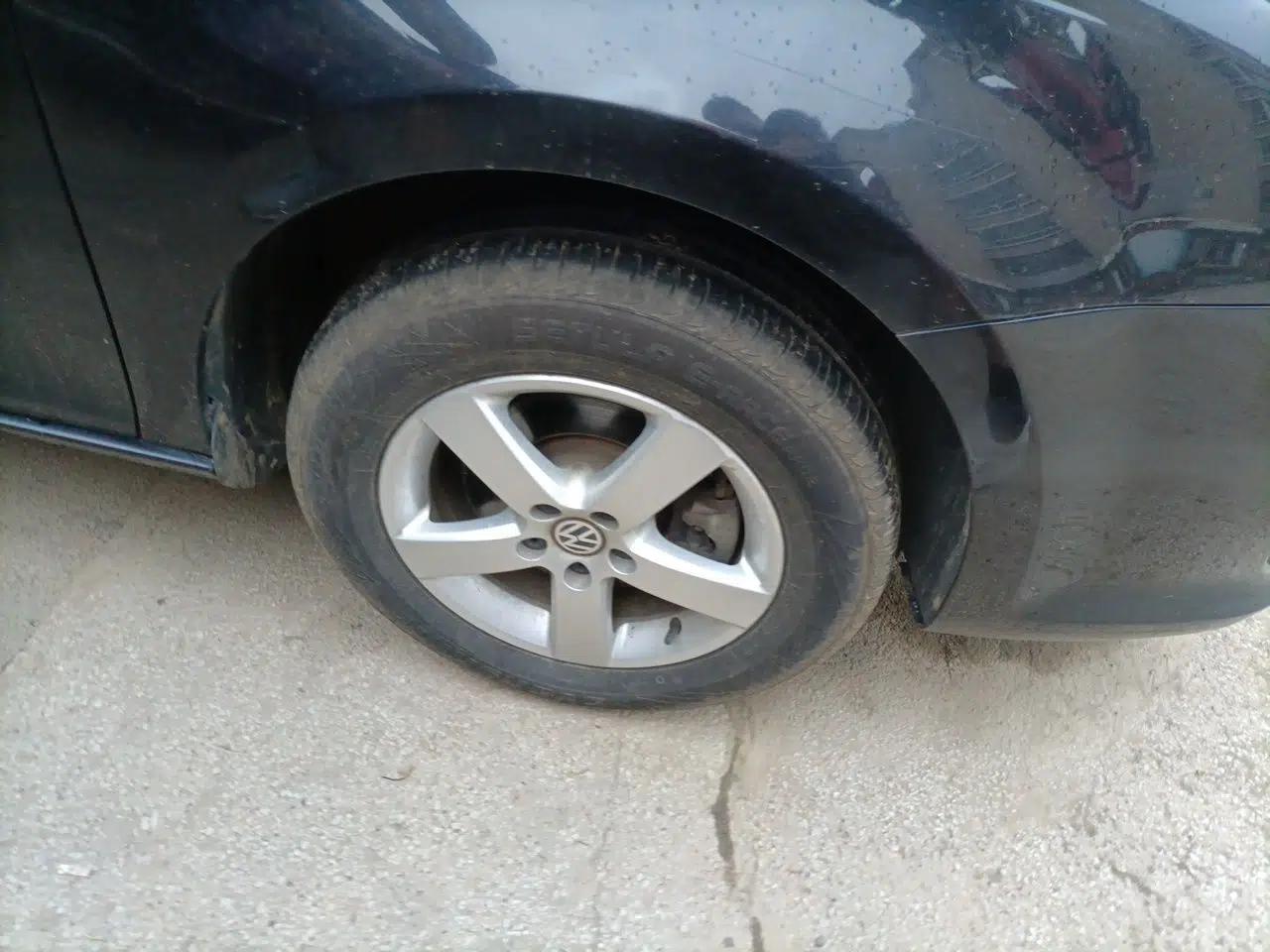 Volkswagen Bora 2011 1.6L Manual Comfort Version — миниатюра 8