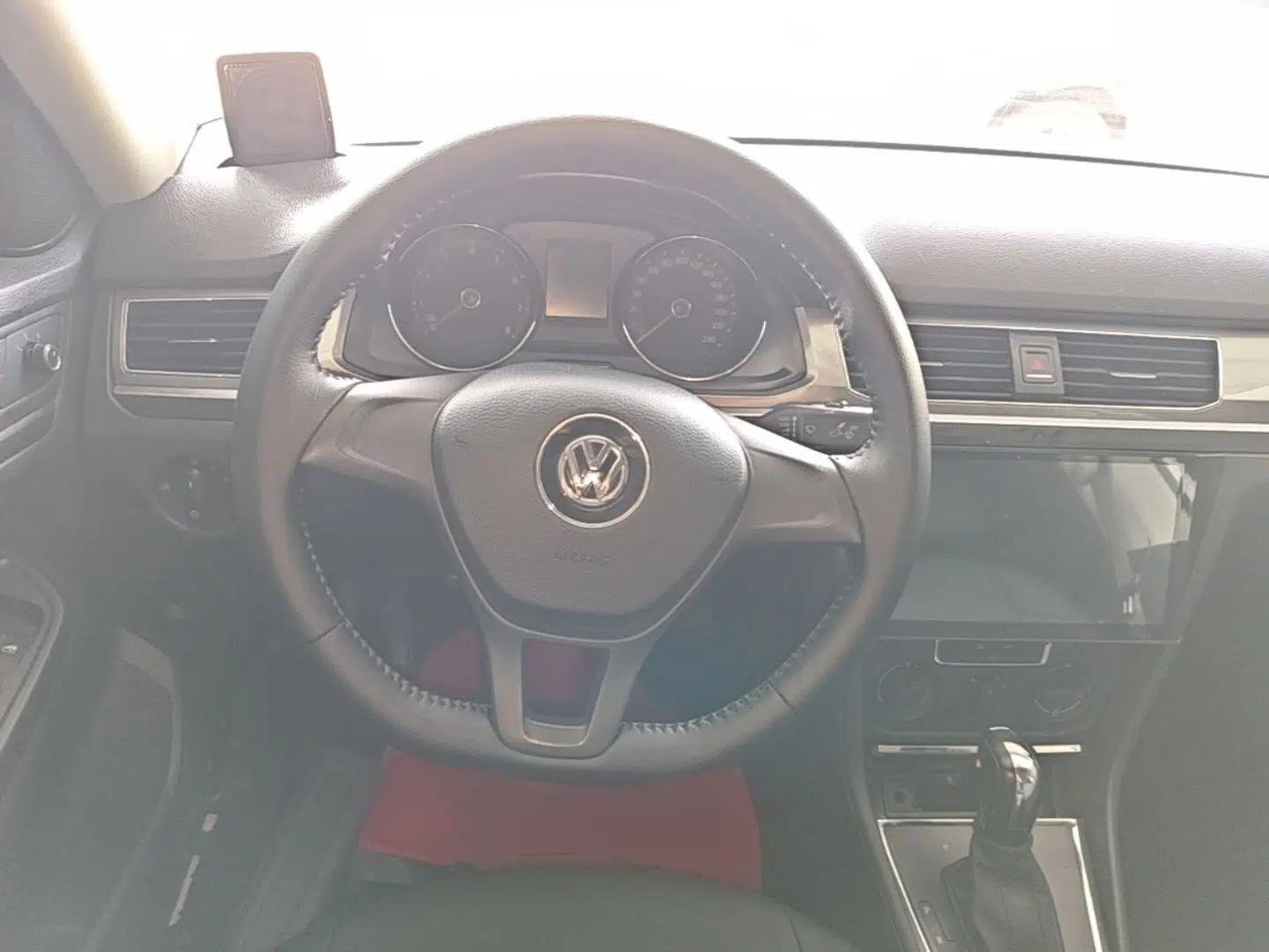 Volkswagen Bora 2017 1.6L Automatic Fashion Model — миниатюра 13
