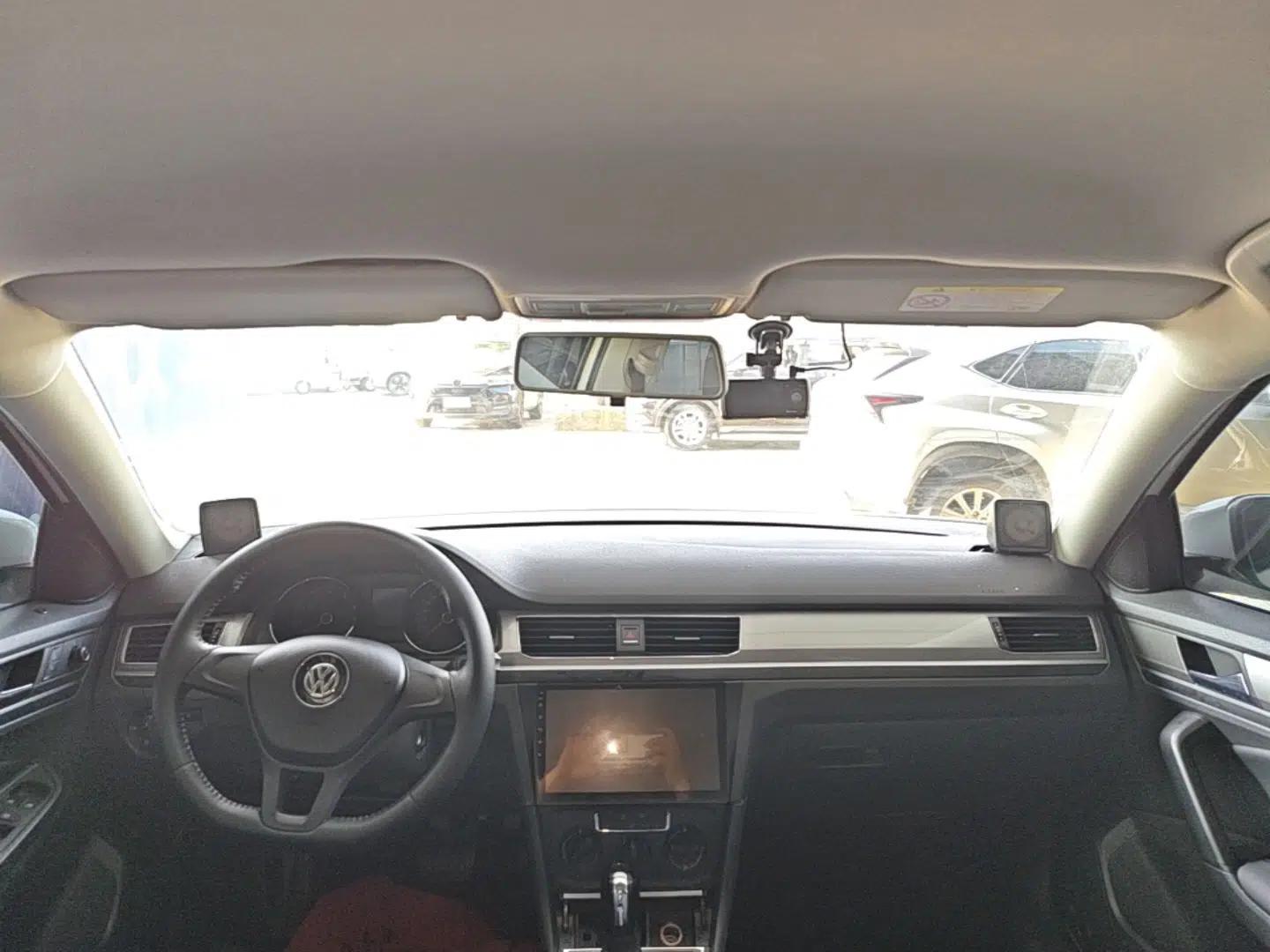 Volkswagen Bora 2017 1.6L Automatic Fashion Model — миниатюра 21