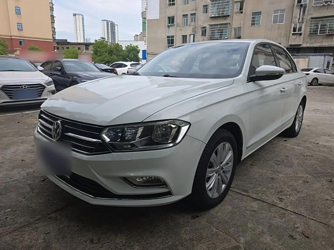 Volkswagen Bora 2017 1.6L Automatic Comfort Model — миниатюра 1