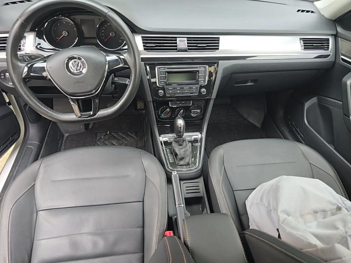 Volkswagen Bora 2017 1.6L Automatic Comfort Model — миниатюра 12