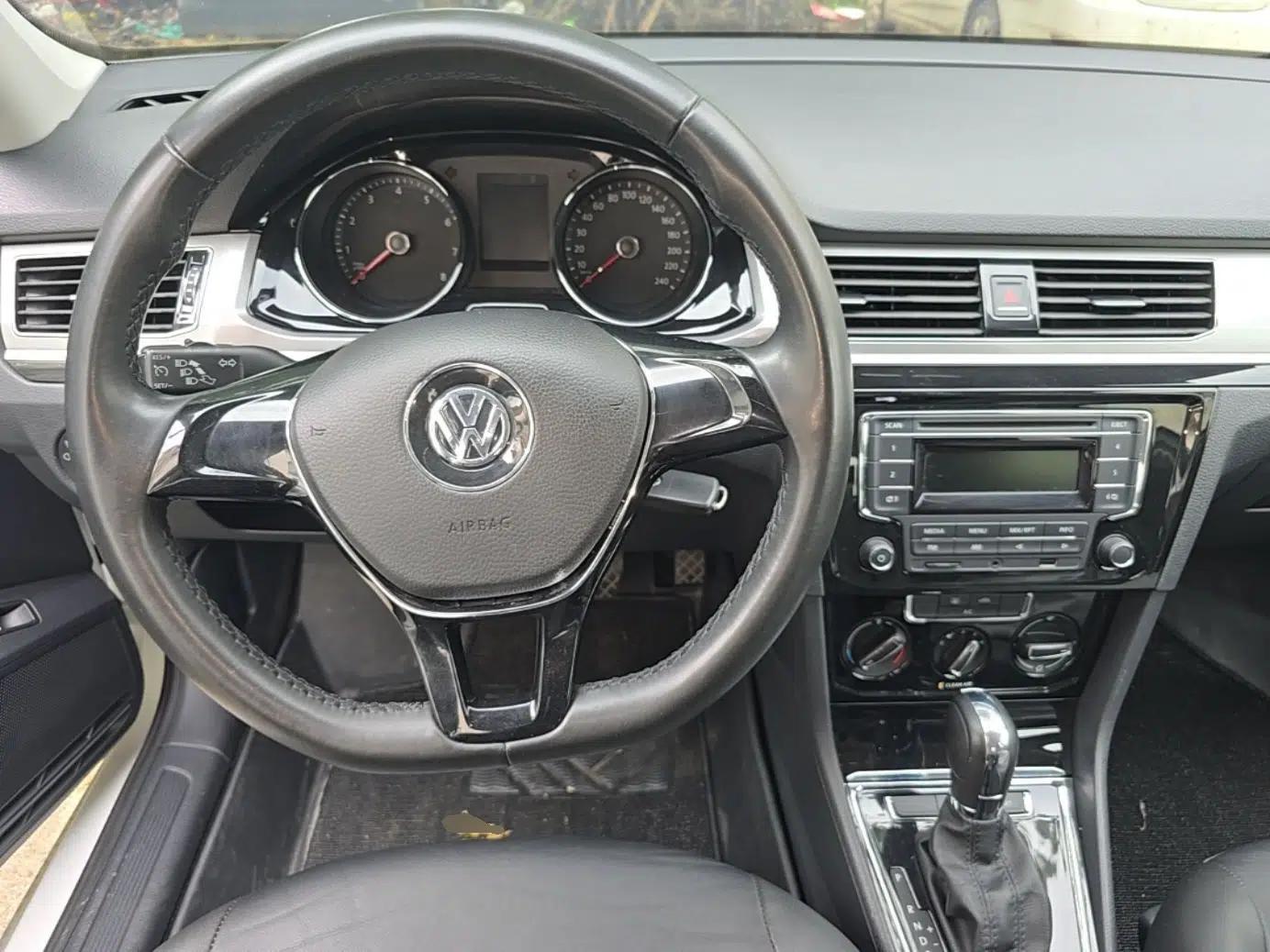 Volkswagen Bora 2017 1.6L Automatic Comfort Model — миниатюра 13