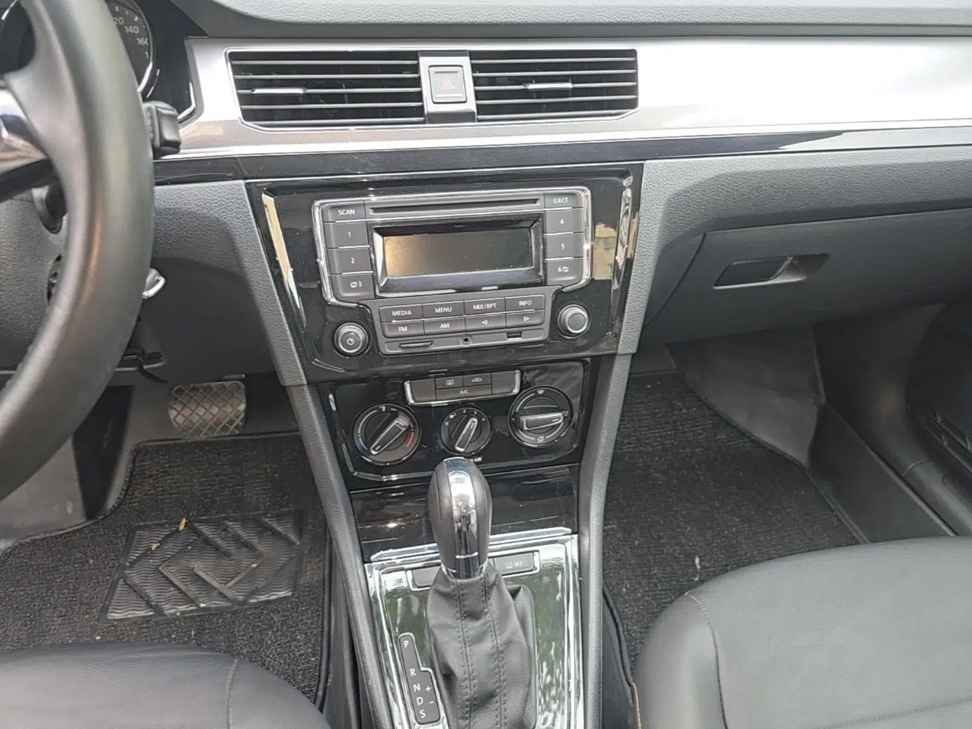 Volkswagen Bora 2017 1.6L Automatic Comfort Model — миниатюра 15