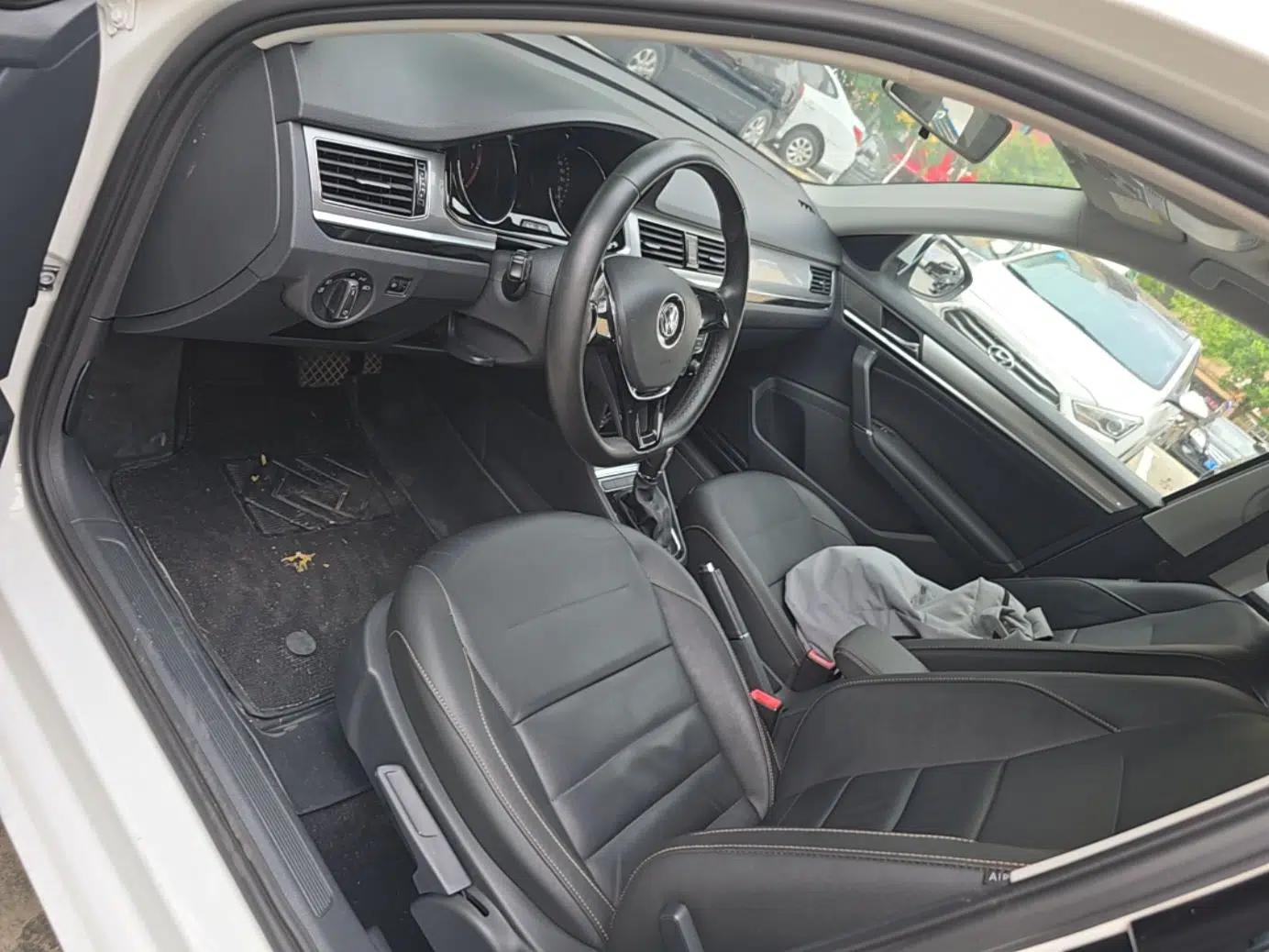 Volkswagen Bora 2017 1.6L Automatic Comfort Model — миниатюра 17