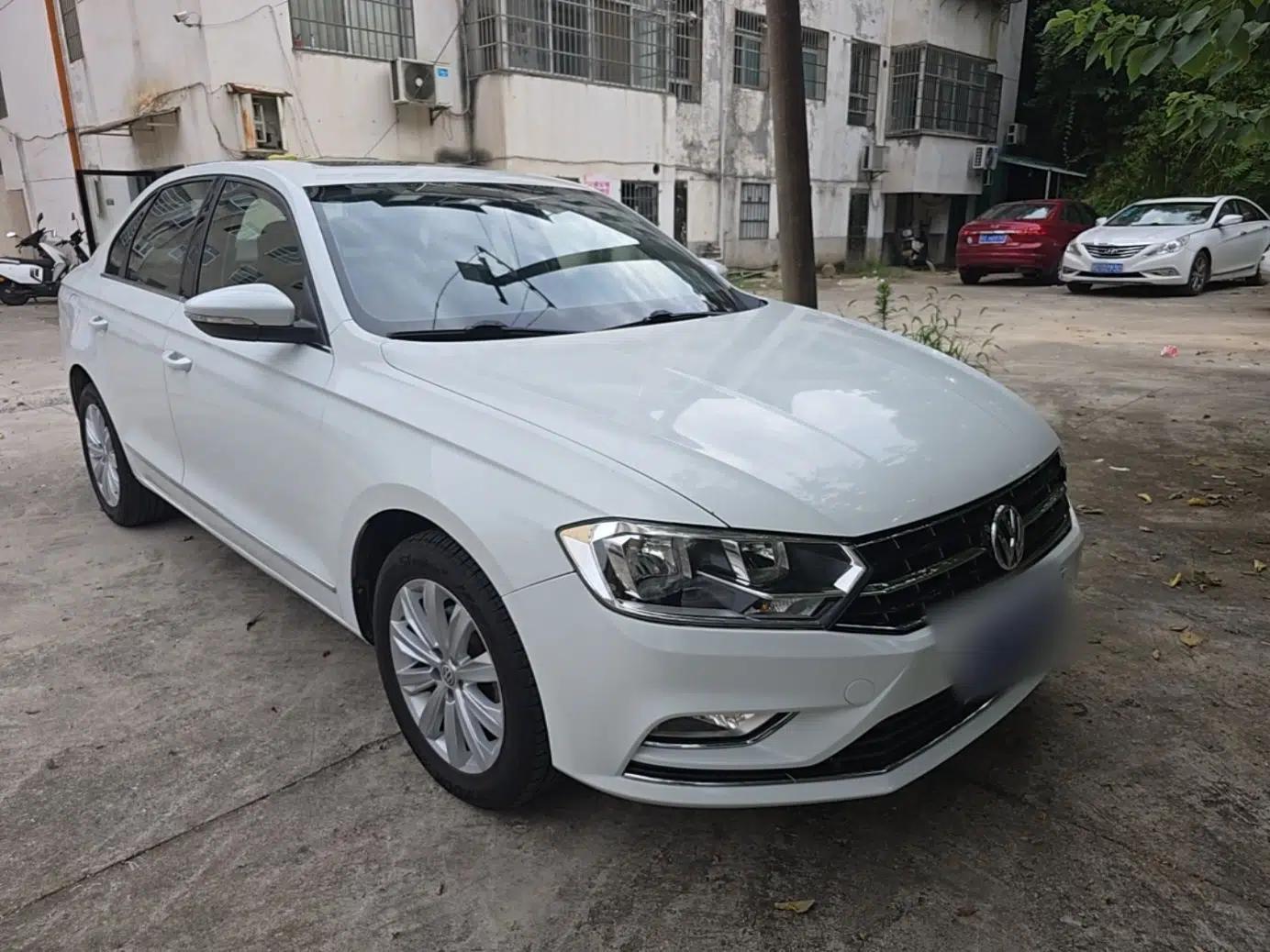 Volkswagen Bora 2017 1.6L Automatic Comfort Model — миниатюра 3