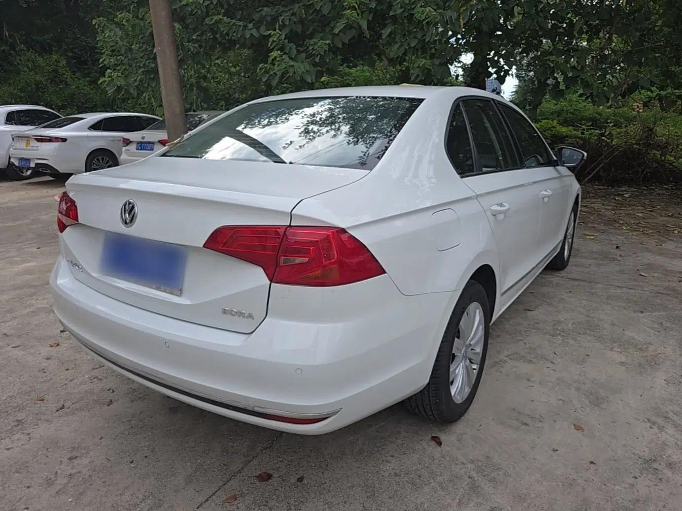 Volkswagen Bora 2017 1.6L Automatic Comfort Model — миниатюра 6