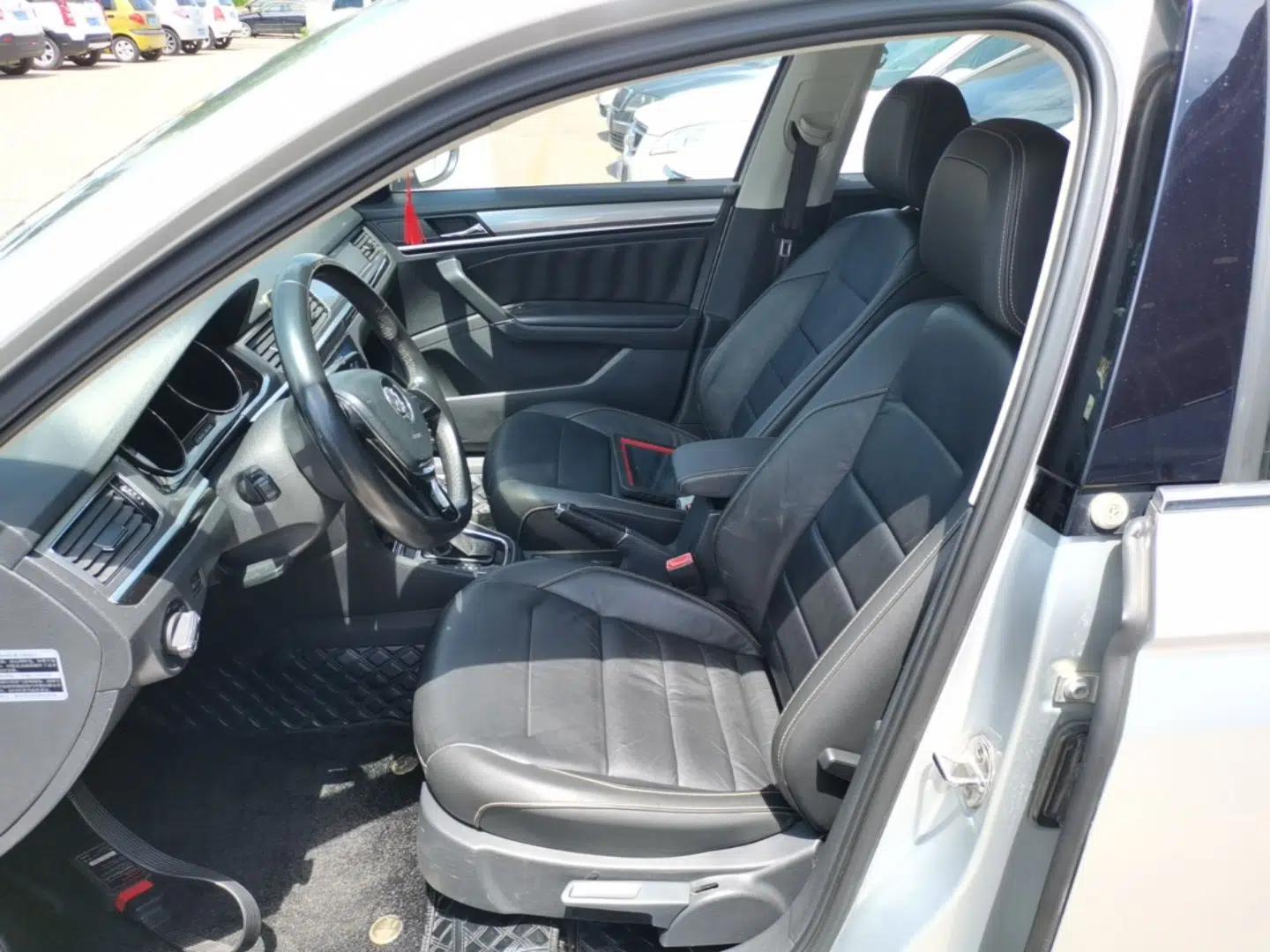 Volkswagen Bora 2016 1.6L Automatic Comfort Model — миниатюра 17
