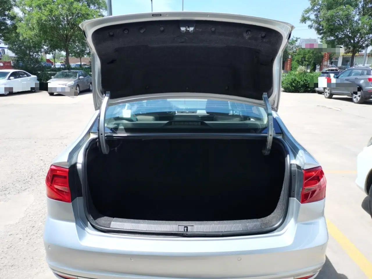 Volkswagen Bora 2016 1.6L Automatic Comfort Model — миниатюра 22
