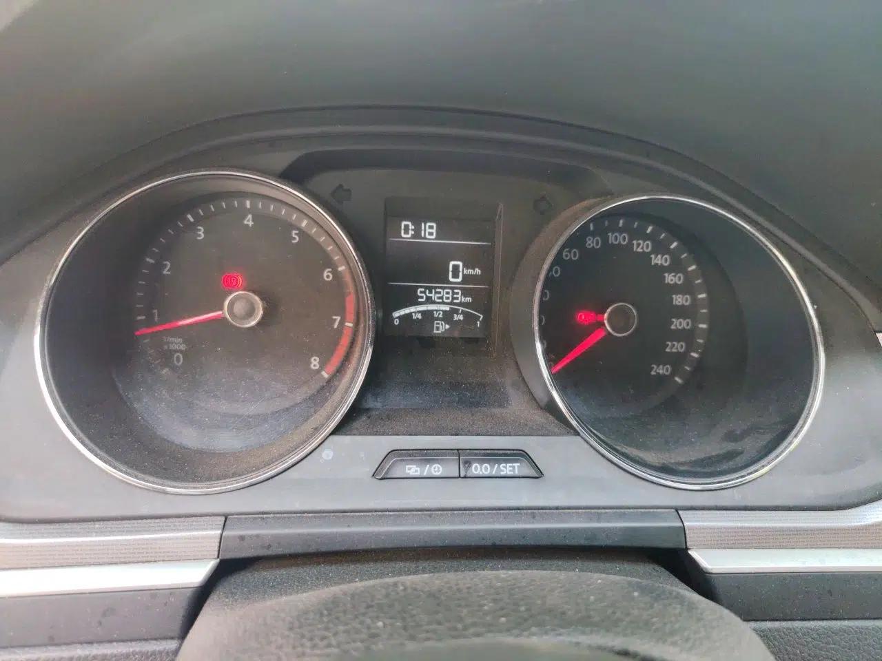 Volkswagen Bora 2017 1.6L Manual Fashion Model — миниатюра 12