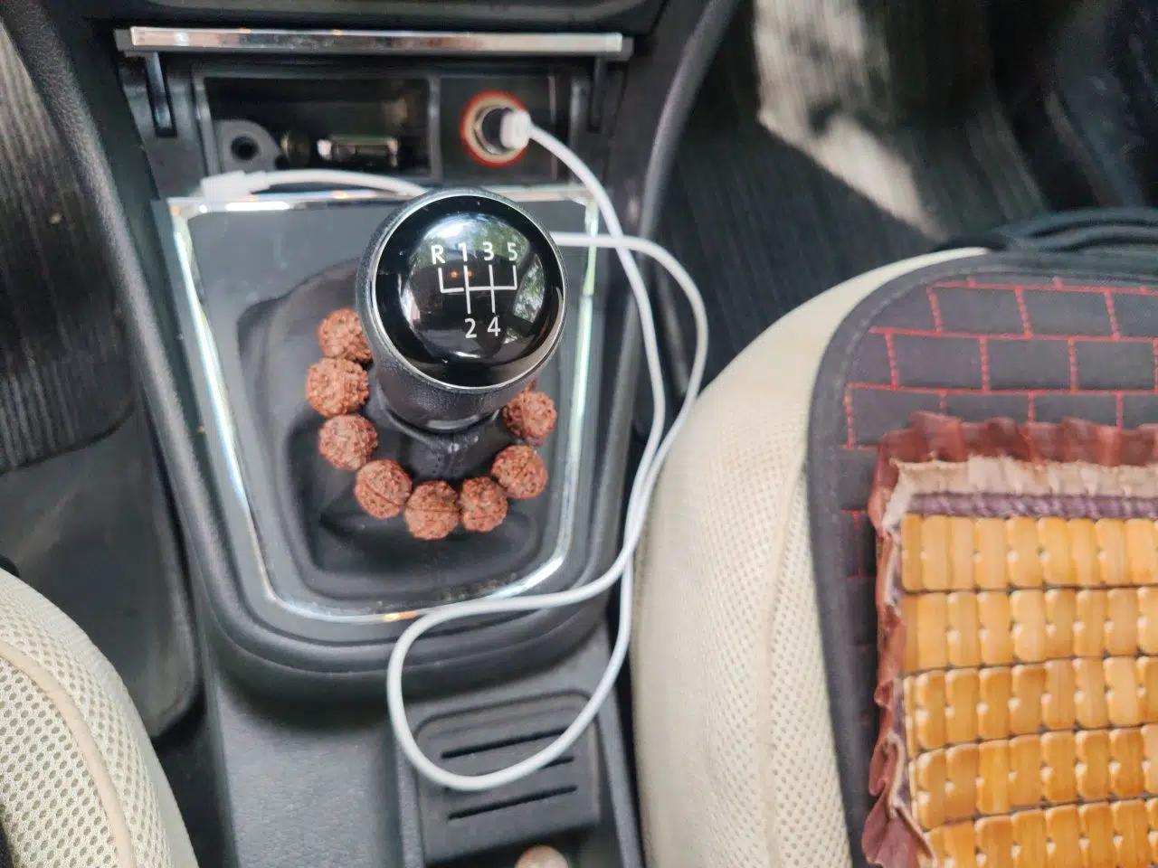 Volkswagen Bora 2017 1.6L Manual Fashion Model — миниатюра 14