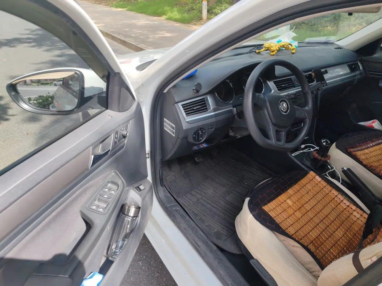 Volkswagen Bora 2017 1.6L Manual Fashion Model — миниатюра 16