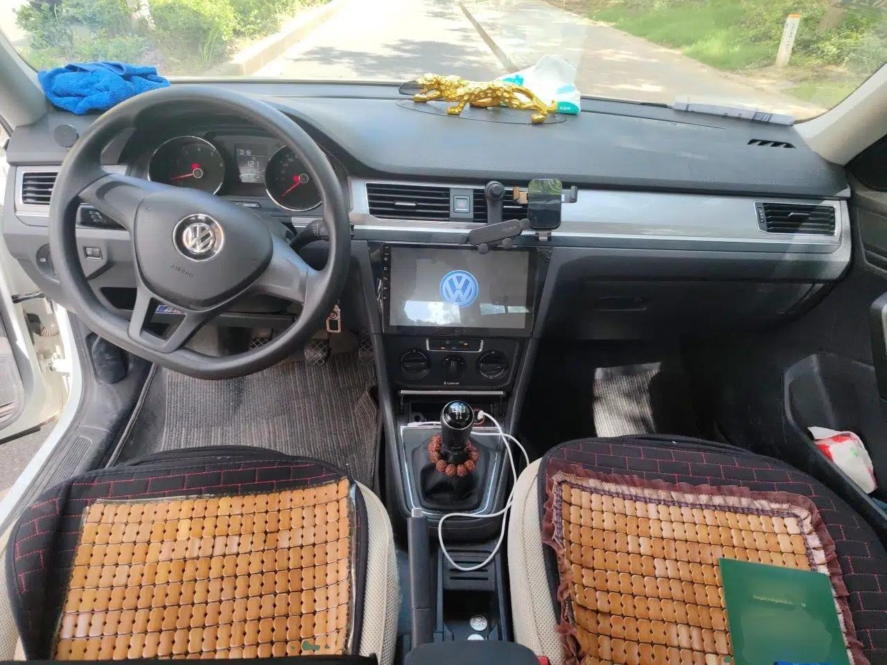 Volkswagen Bora 2017 1.6L Manual Fashion Model — миниатюра 9