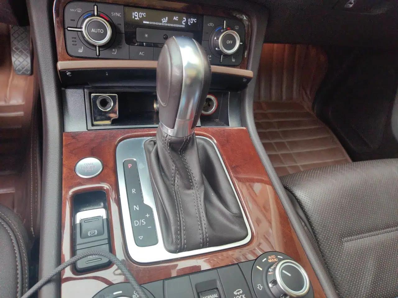 Volkswagen Touareg 2011 3.0 TSI Luxury Edition — миниатюра 14