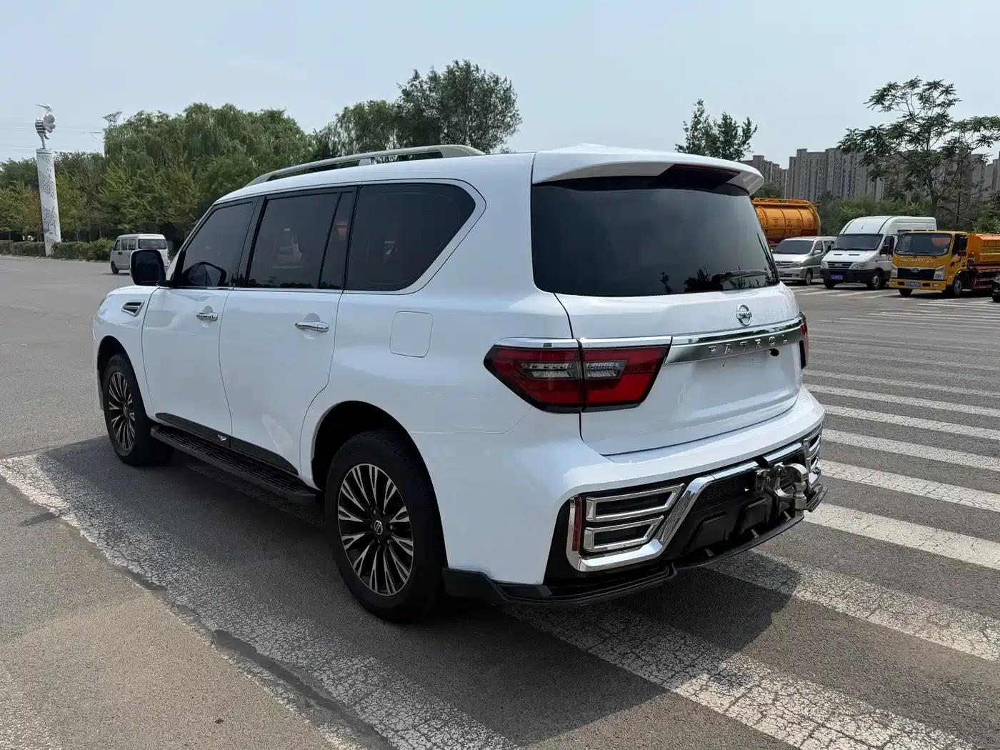 Nissan Patrol 2018 4.0L Flagship Edition — миниатюра 7