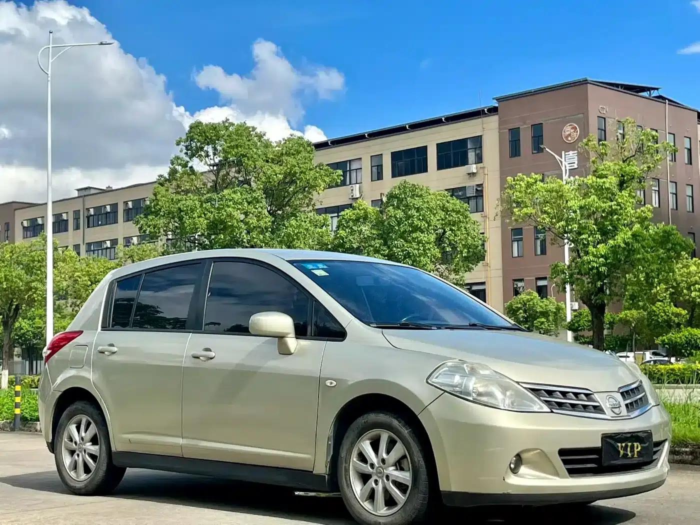 2008 Tiida 1.6L Automatic Fashion Model — миниатюра 3