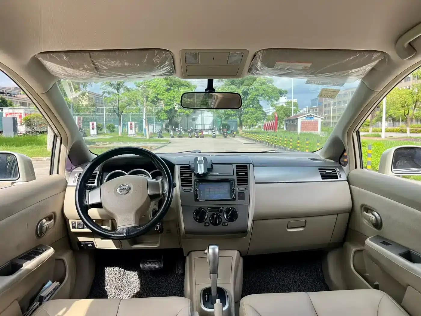 2008 Tiida 1.6L Automatic Fashion Model — миниатюра 5